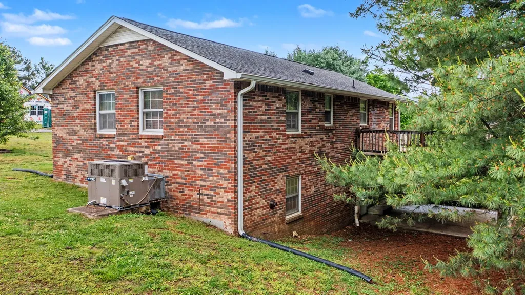 109 Phillips Street Charlotte TN 37036