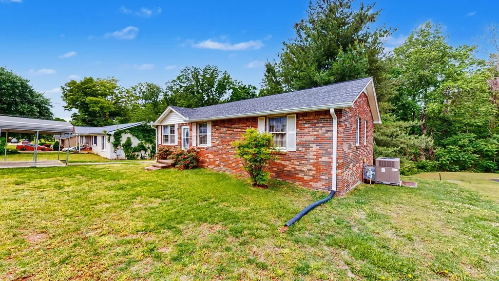 109 Phillips Street Charlotte TN 37036