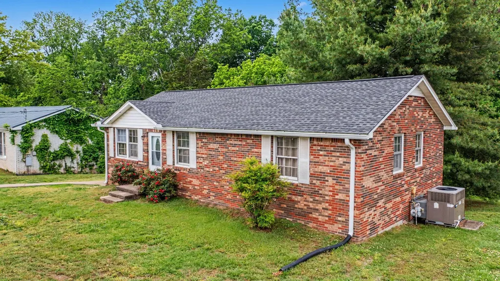 109 Phillips Street Charlotte TN 37036