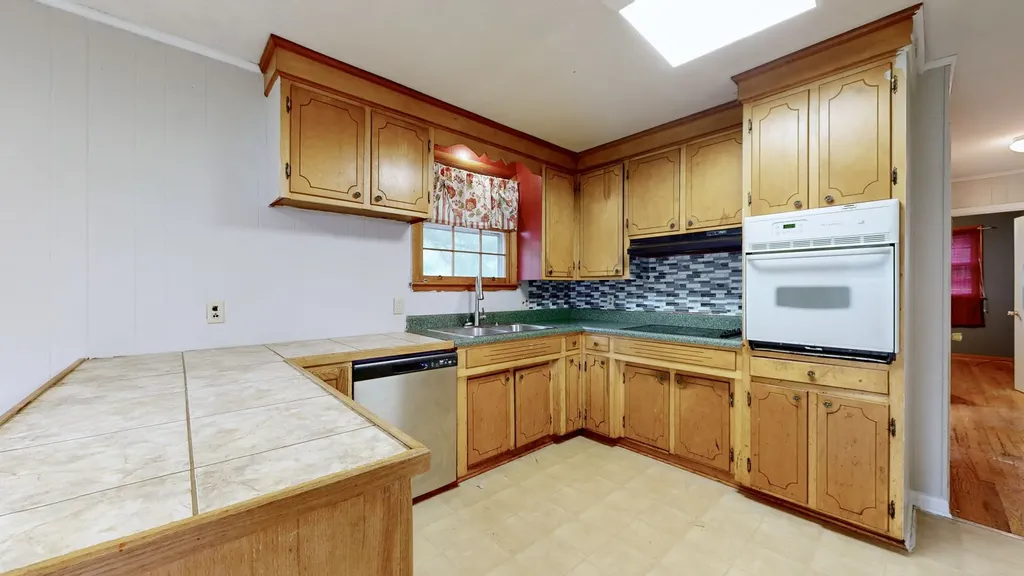 109 Phillips Street Charlotte TN 37036