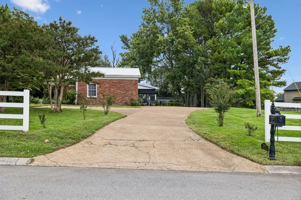 2641 Buckner Road Thompsons Station TN 37179