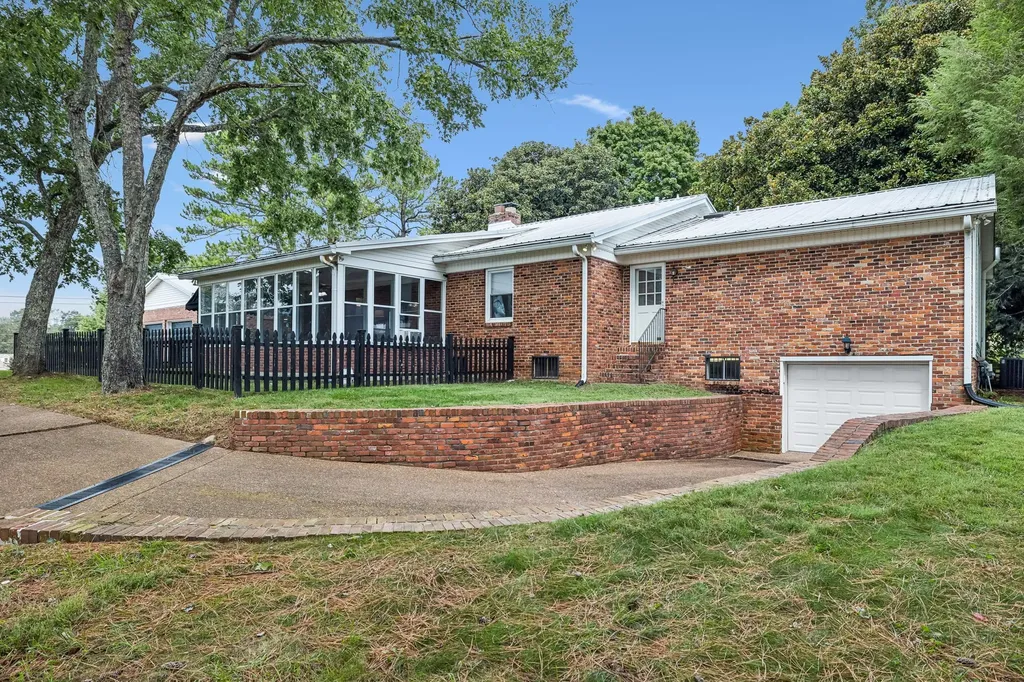 2641 Buckner Road Thompsons Station TN 37179