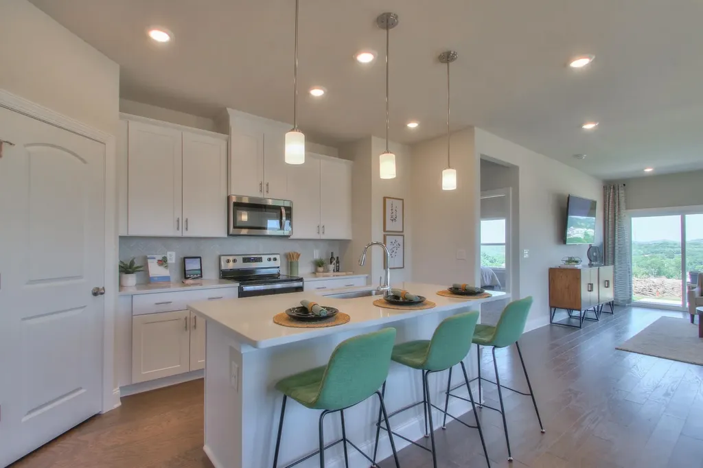 1780 Flora Grove Hermitage TN 37076