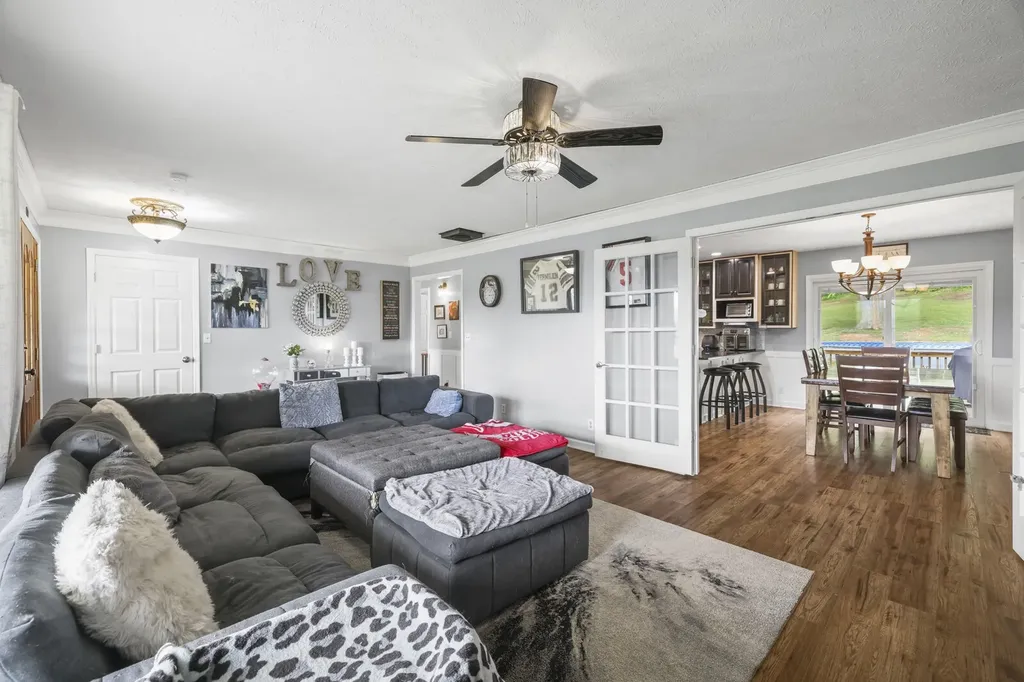 6268 Highway 100, W Centerville TN 37033