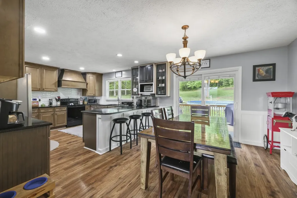 6268 Highway 100, W Centerville TN 37033