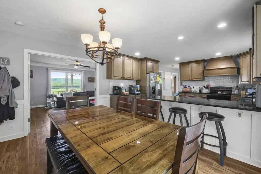 6268 Highway 100, W Centerville TN 37033