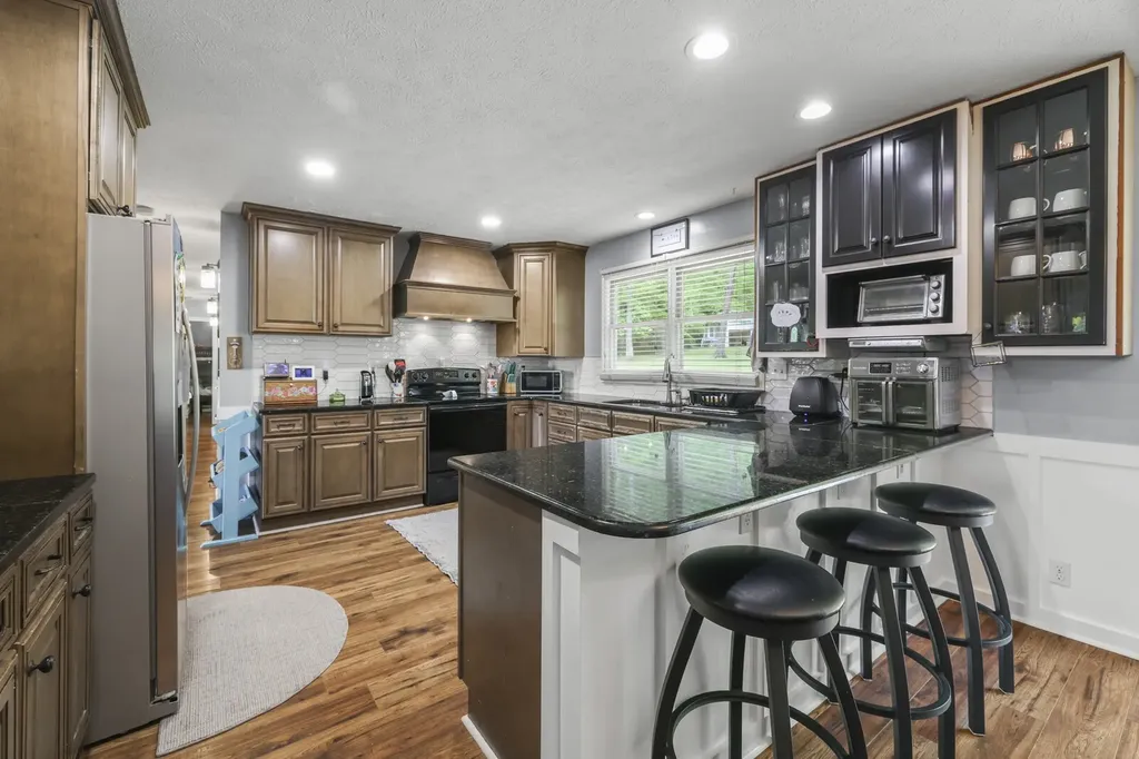 6268 Highway 100, W Centerville TN 37033