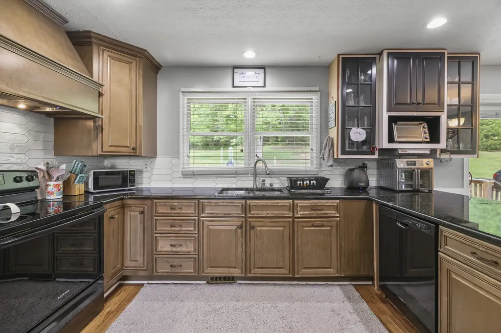 6268 Highway 100, W Centerville TN 37033