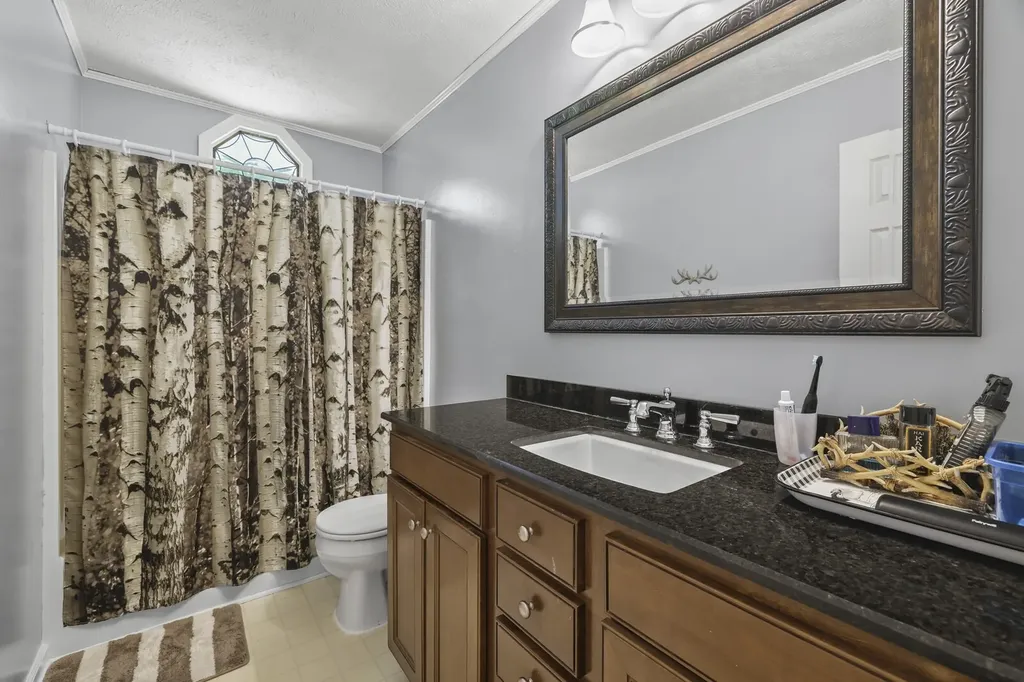 6268 Highway 100, W Centerville TN 37033