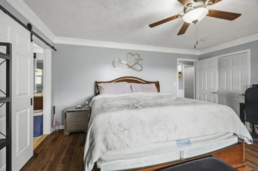 6268 Highway 100, W Centerville TN 37033