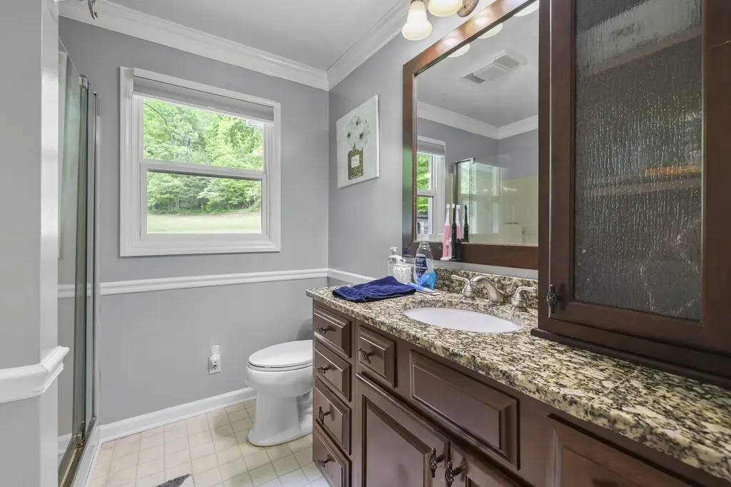 6268 Highway 100, W Centerville TN 37033