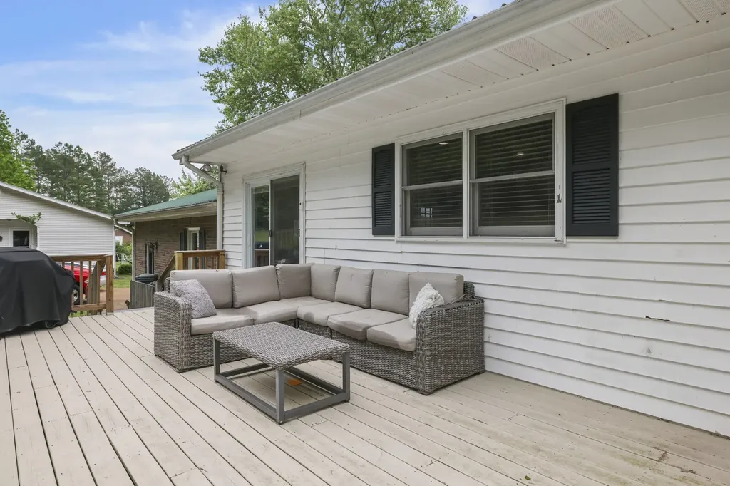 6268 Highway 100, W Centerville TN 37033
