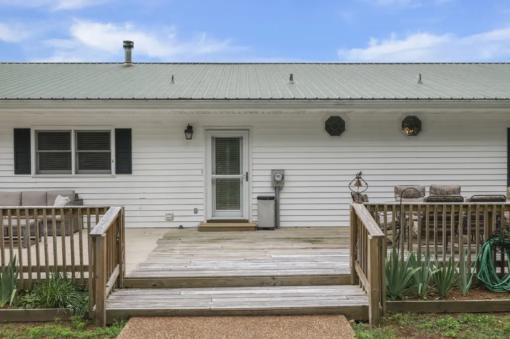 6268 Highway 100, W Centerville TN 37033