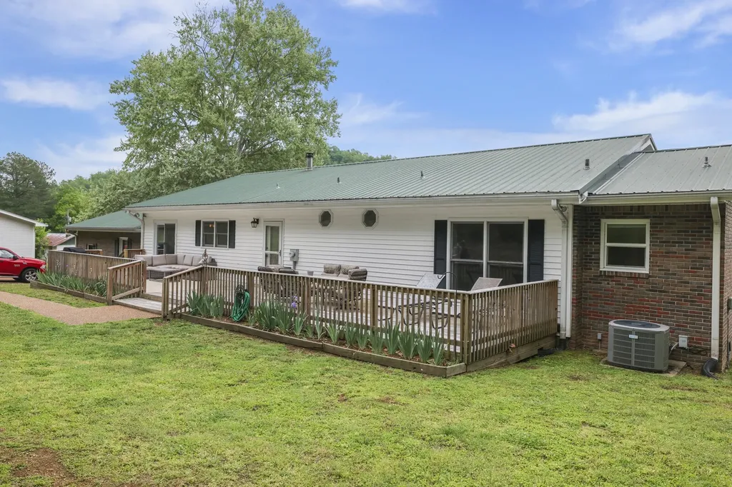 6268 Highway 100, W Centerville TN 37033