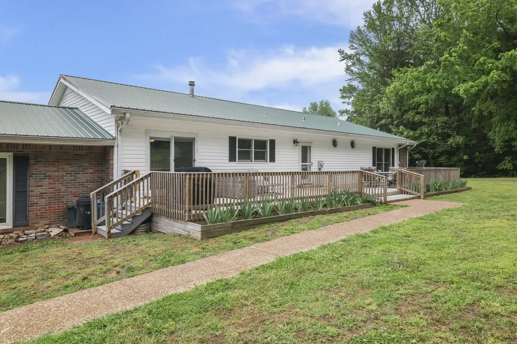 6268 Highway 100, W Centerville TN 37033