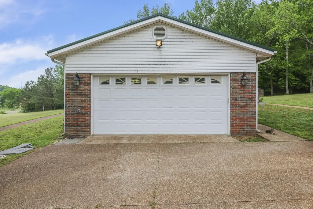 6268 Highway 100, W Centerville TN 37033
