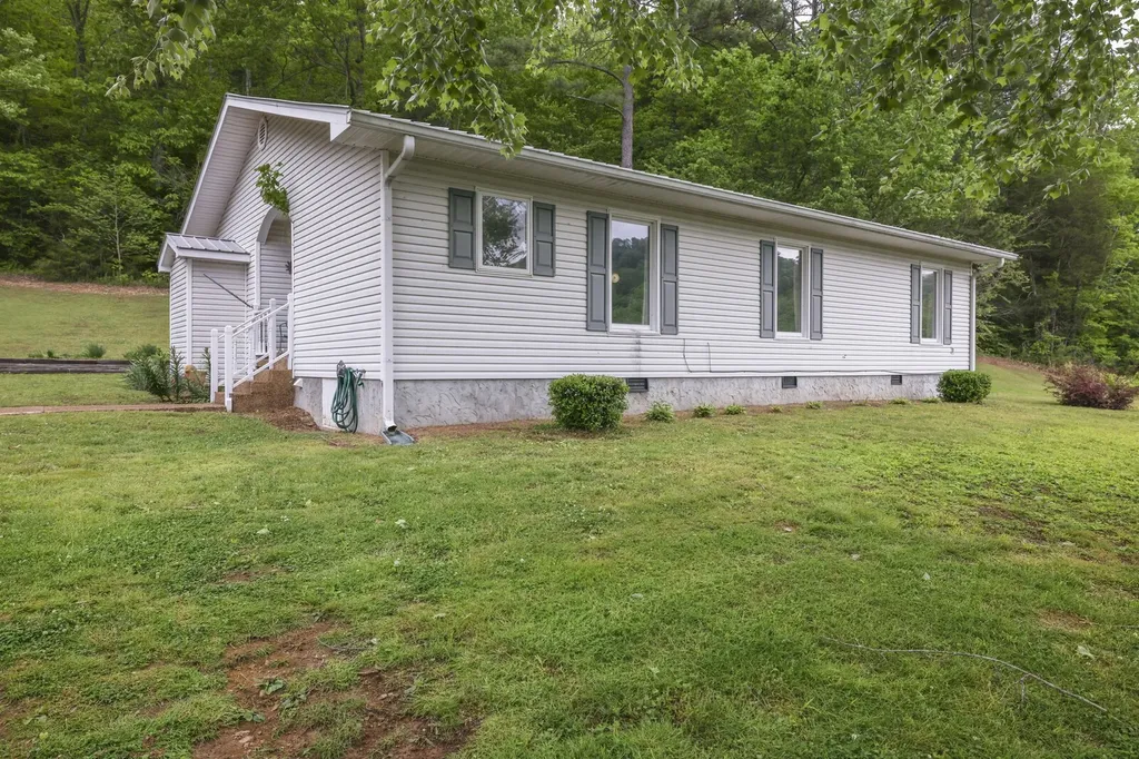6268 Highway 100, W Centerville TN 37033