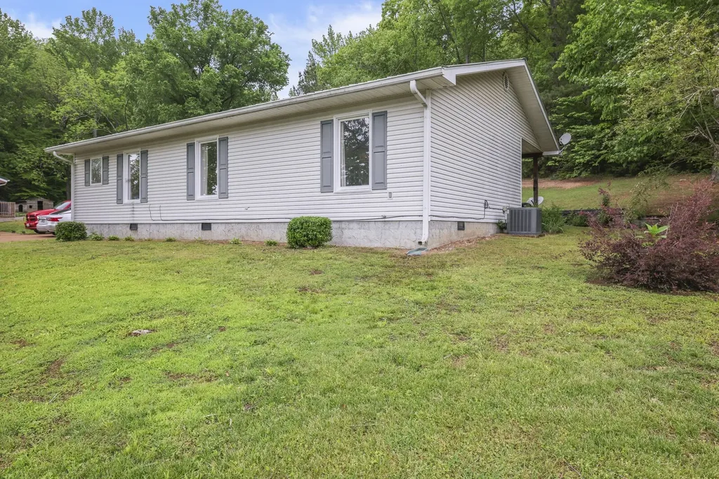 6268 Highway 100, W Centerville TN 37033