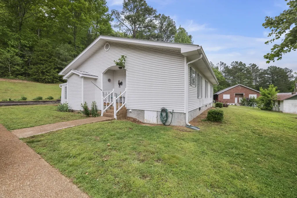 6268 Highway 100, W Centerville TN 37033