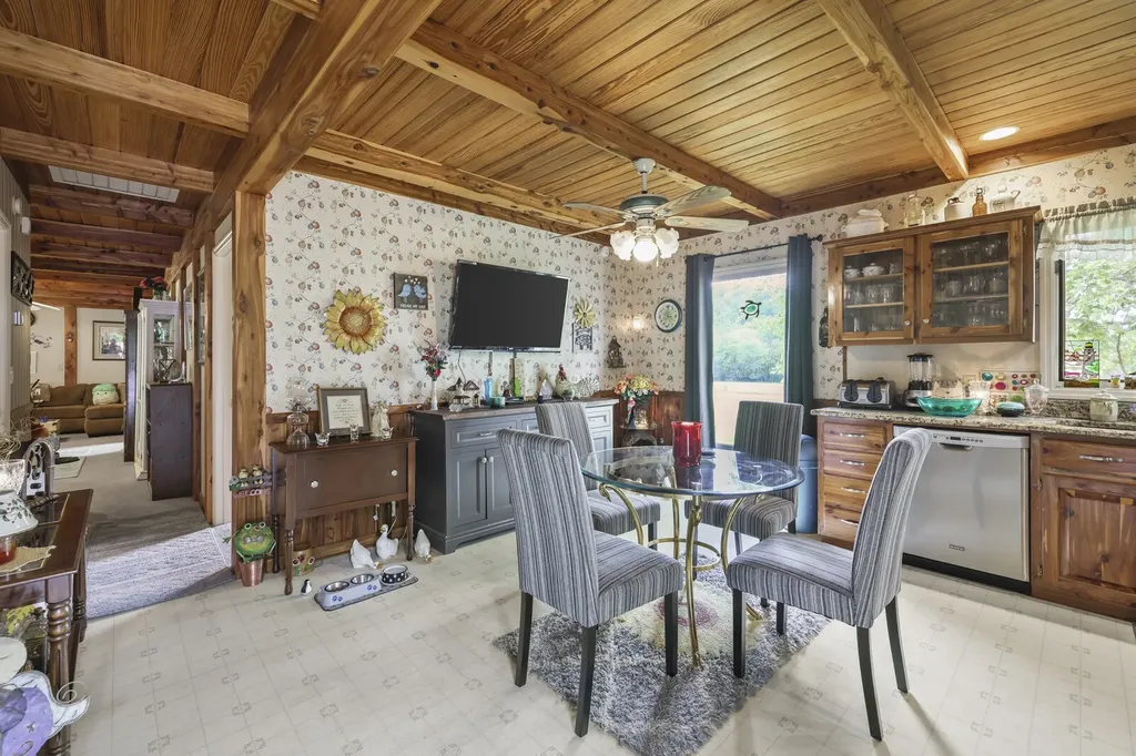 6268 Highway 100, W Centerville TN 37033