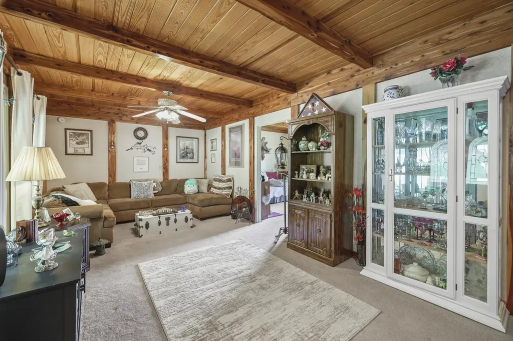 6268 Highway 100, W Centerville TN 37033