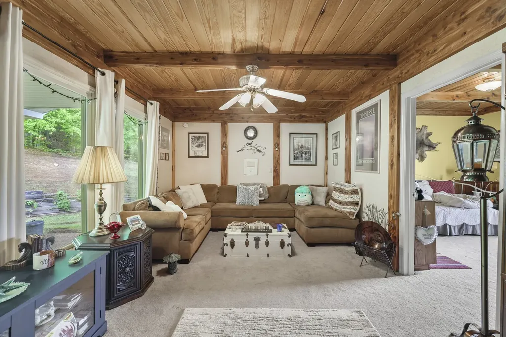 6268 Highway 100, W Centerville TN 37033