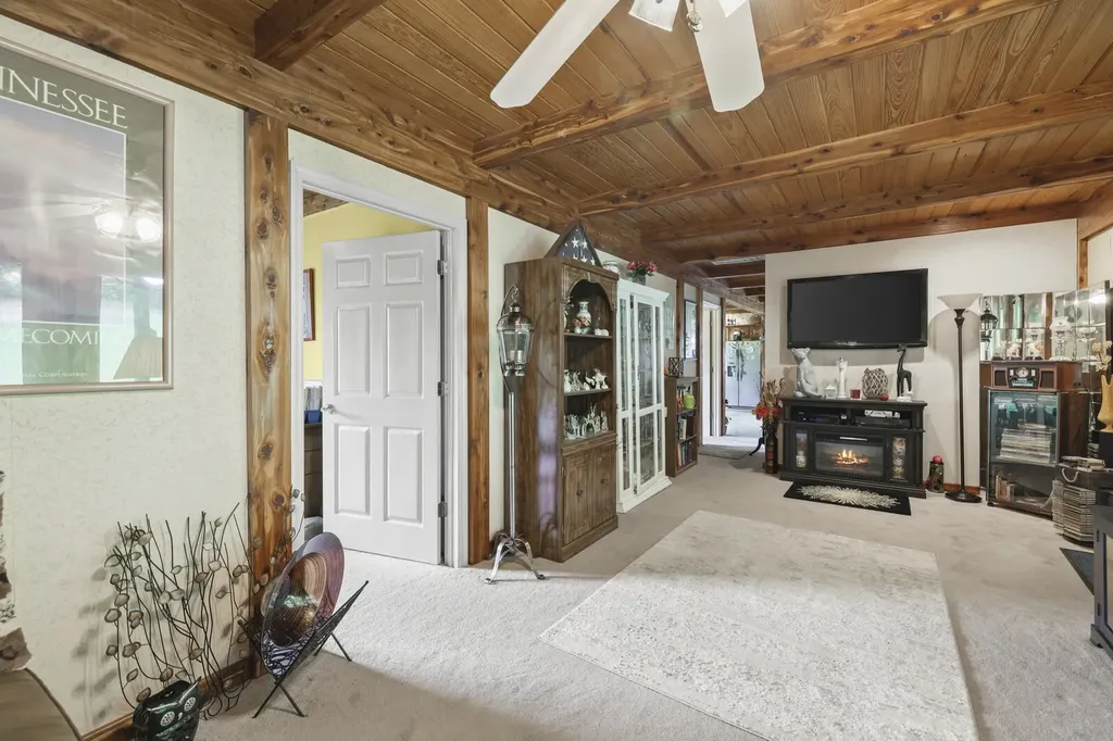 6268 Highway 100, W Centerville TN 37033