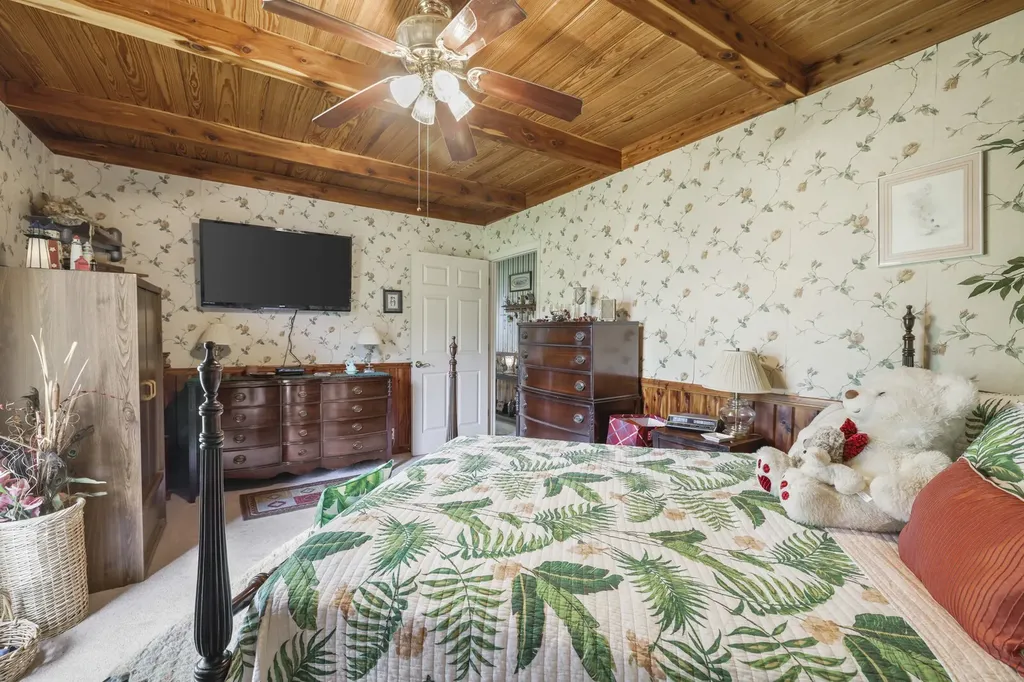 6268 Highway 100, W Centerville TN 37033