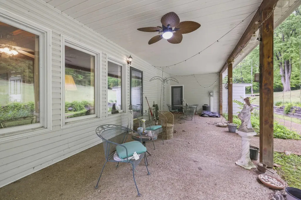 6268 Highway 100, W Centerville TN 37033