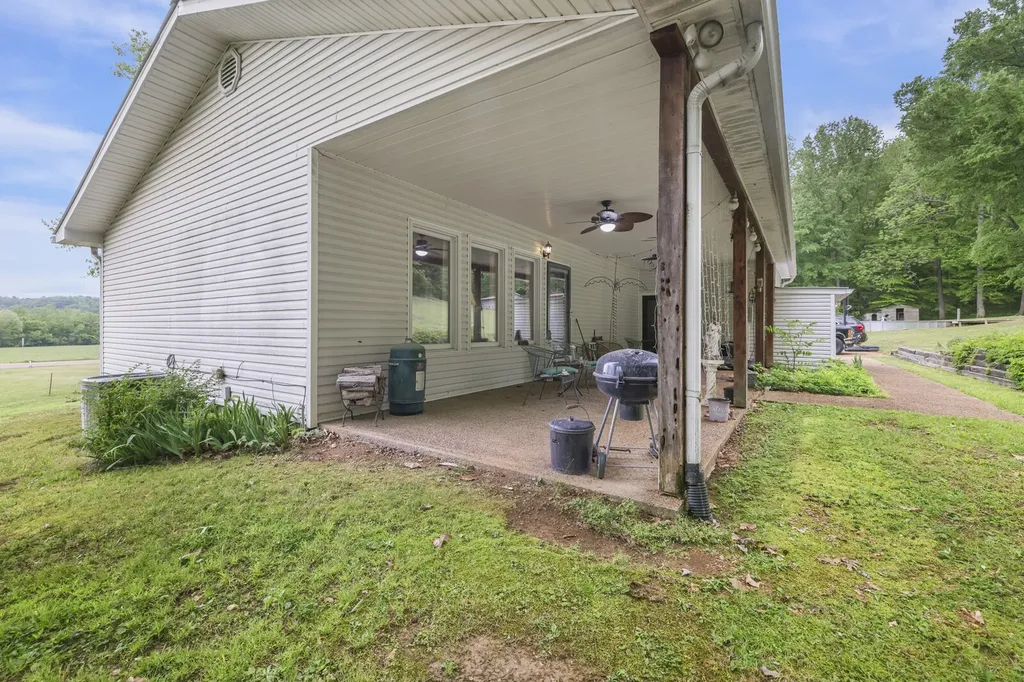 6268 Highway 100, W Centerville TN 37033