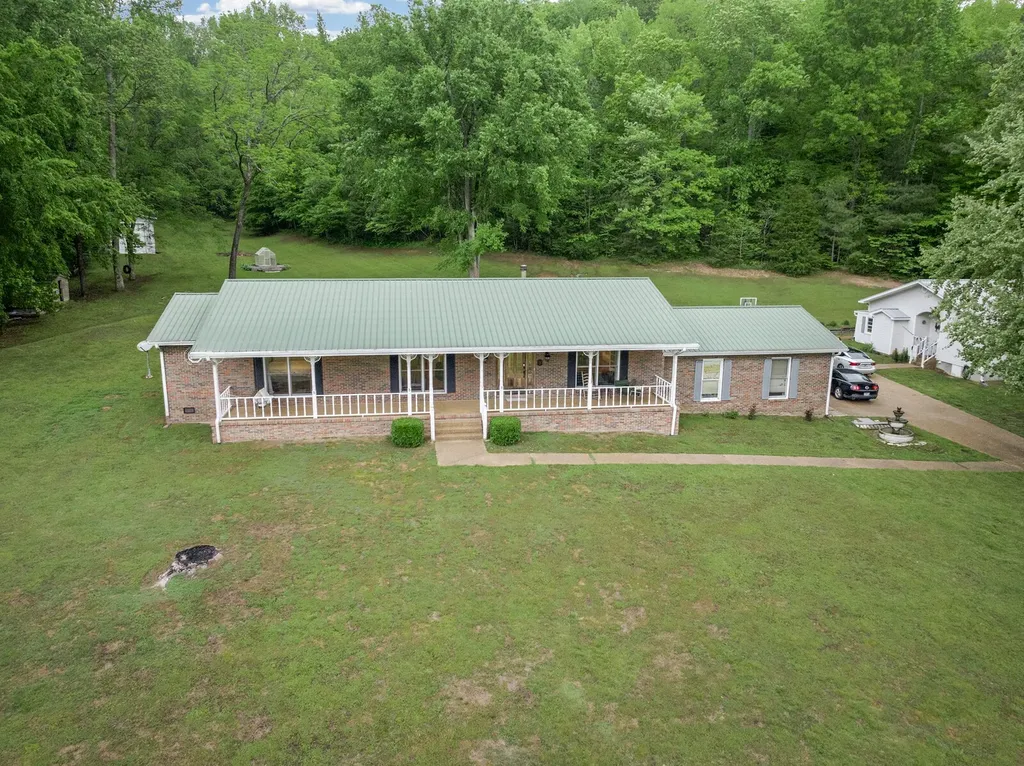 6268 Highway 100, W Centerville TN 37033