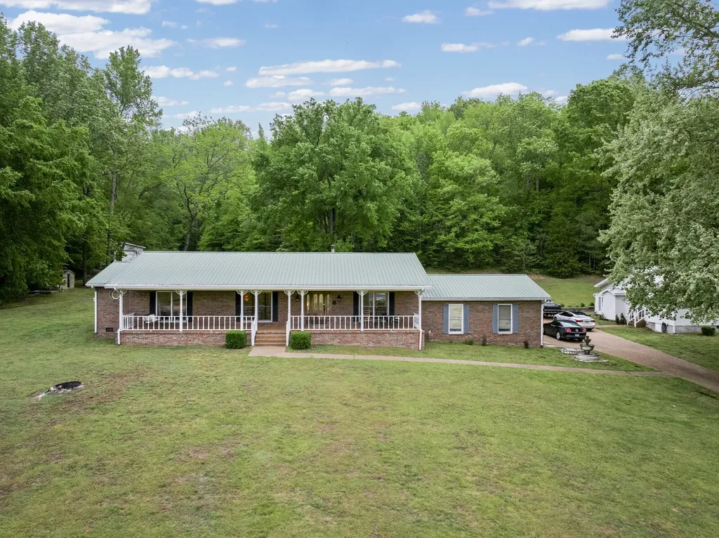 6268 Highway 100, W Centerville TN 37033
