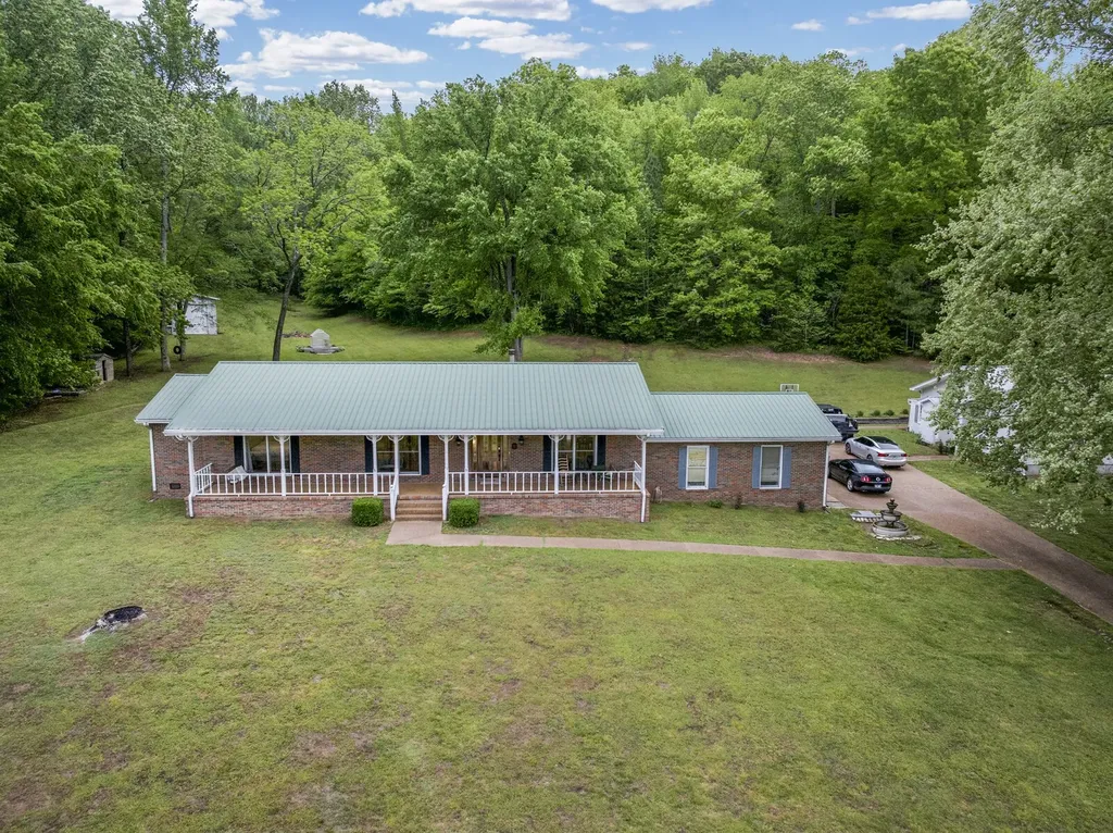 6268 Highway 100, W Centerville TN 37033