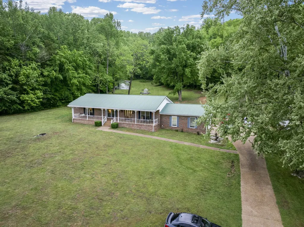 6268 Highway 100, W Centerville TN 37033
