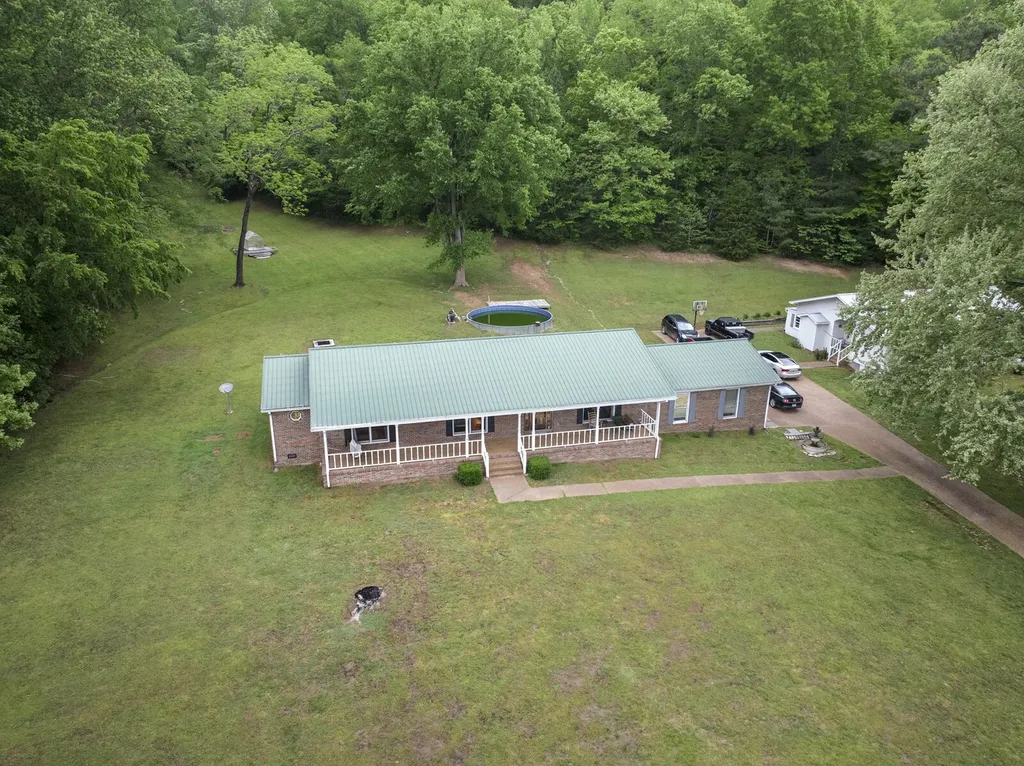 6268 Highway 100, W Centerville TN 37033