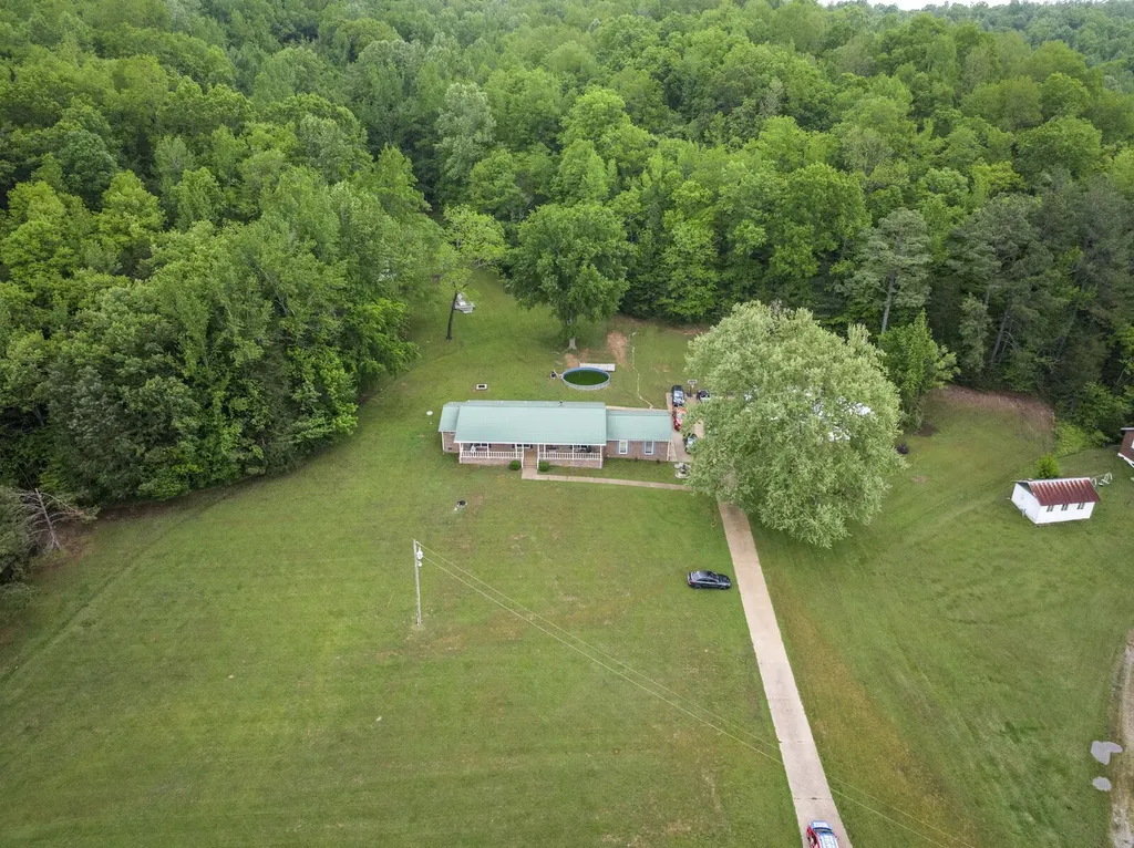 6268 Highway 100, W Centerville TN 37033