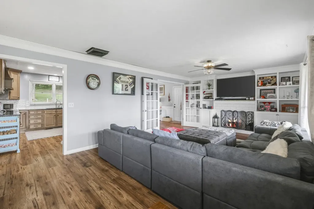 6268 Highway 100, W Centerville TN 37033