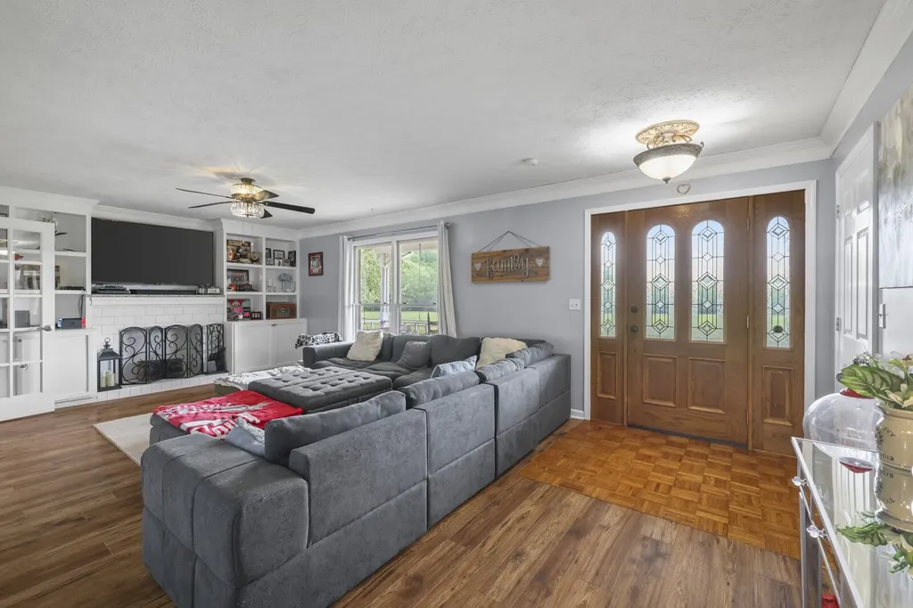 6268 Highway 100, W Centerville TN 37033