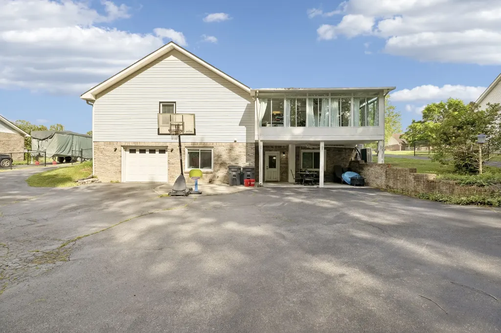 105 Hilco Drive Lafayette TN 37083