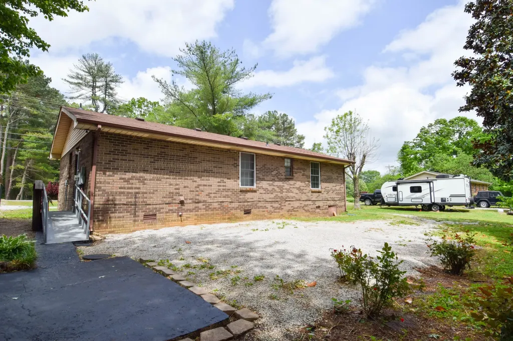 819 Hwy 52e Portland TN 37148