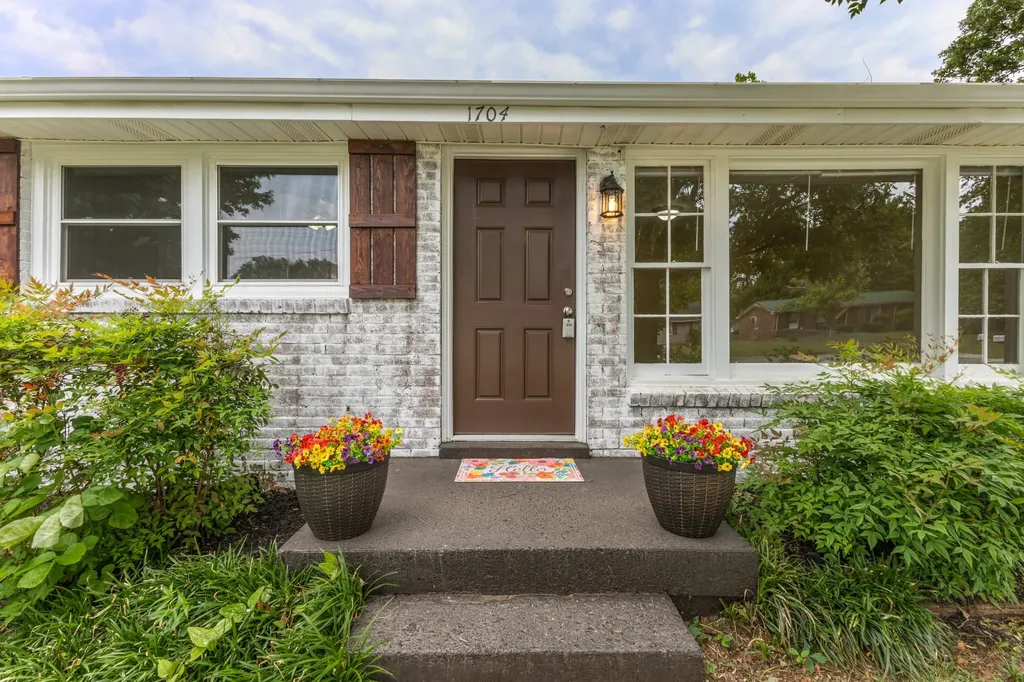 1704 Woodside Drive Springfield TN 37172