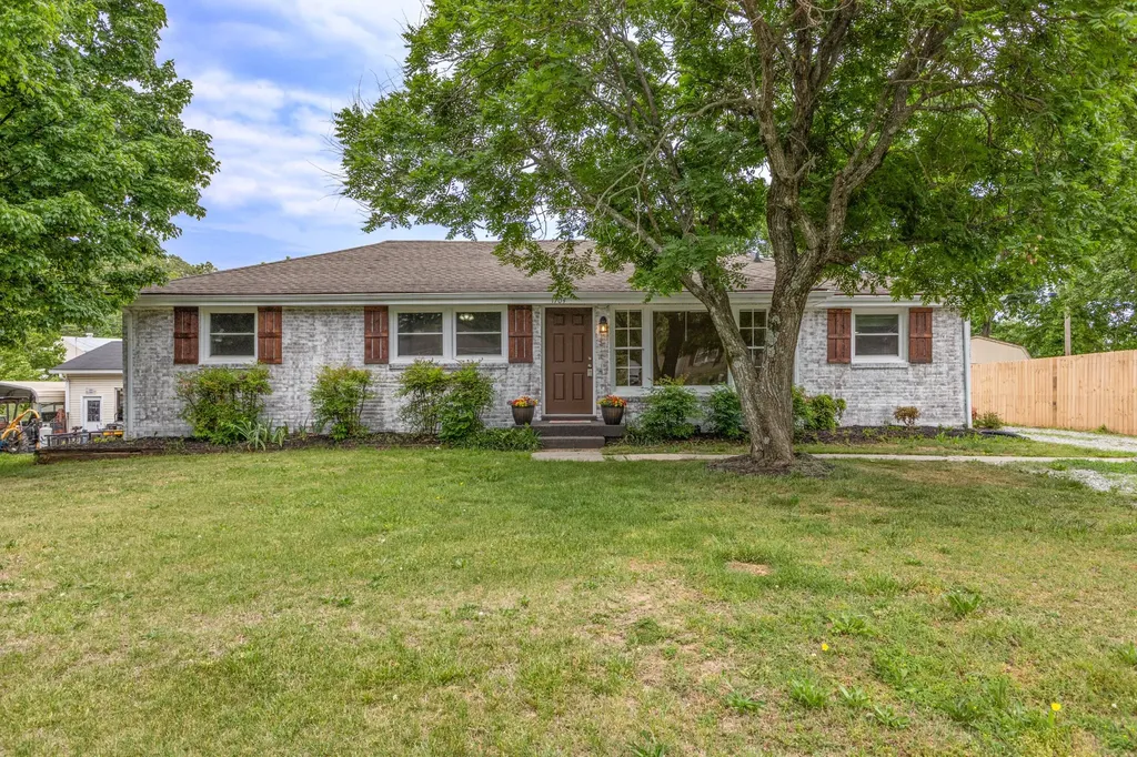 1704 Woodside Drive Springfield TN 37172