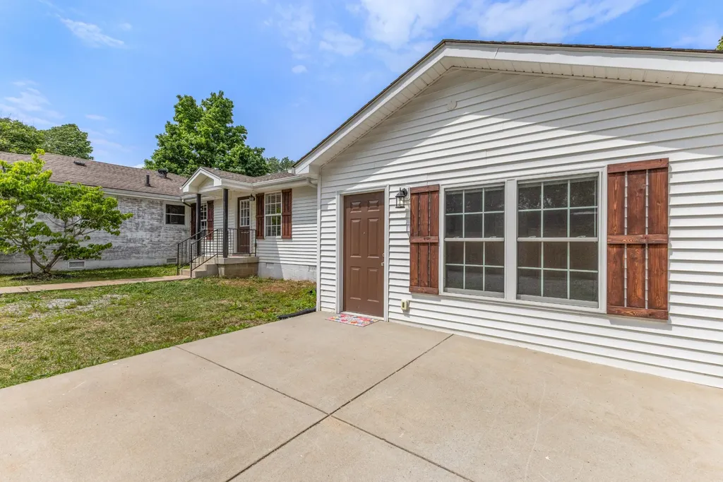 1704 Woodside Drive Springfield TN 37172