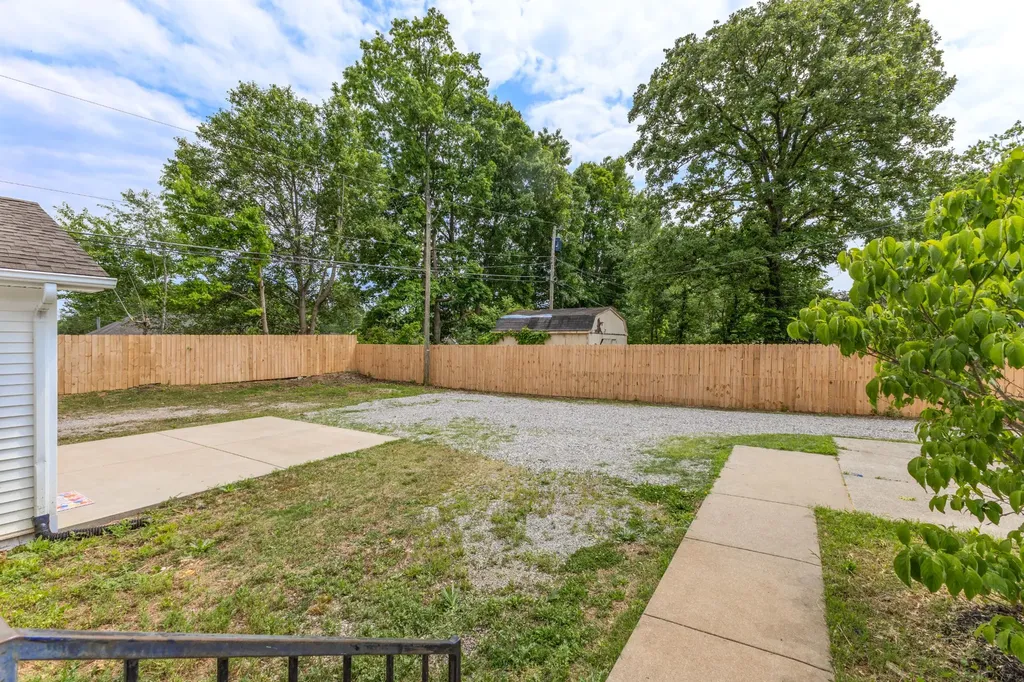 1704 Woodside Drive Springfield TN 37172