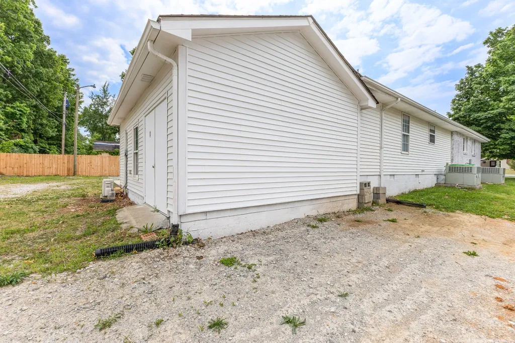 1704 Woodside Drive Springfield TN 37172