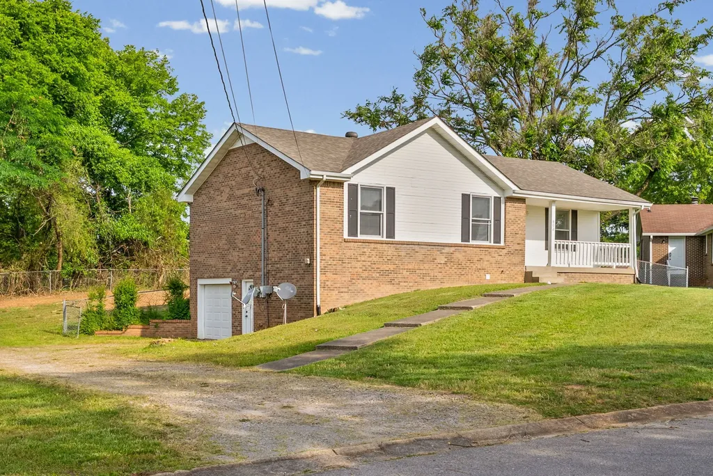 802 Knox Lane Clarksville TN 37042