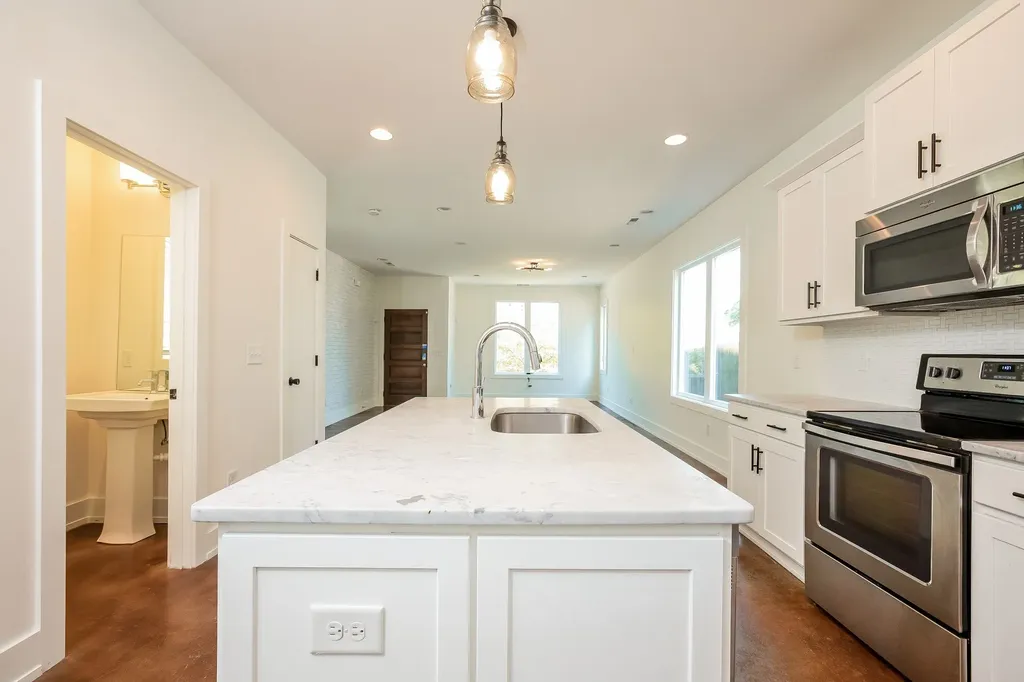 2123B Burns Street Nashville TN 37216