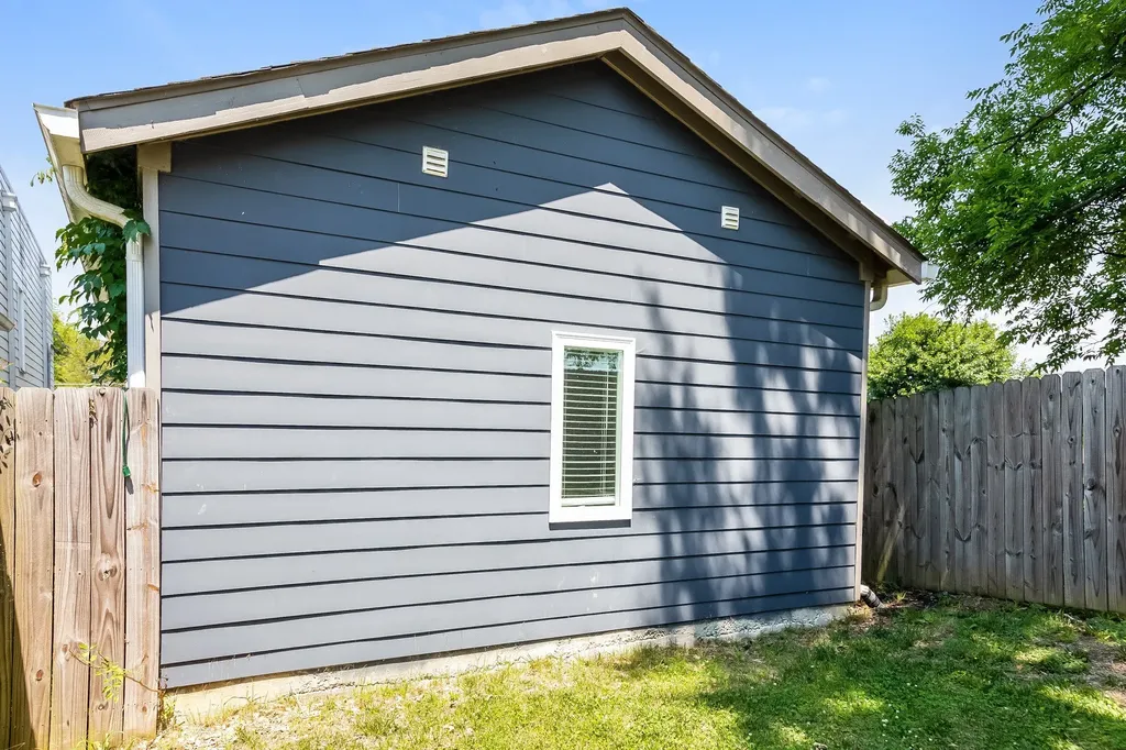 2123B Burns Street Nashville TN 37216