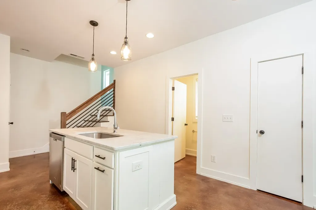 2123B Burns Street Nashville TN 37216