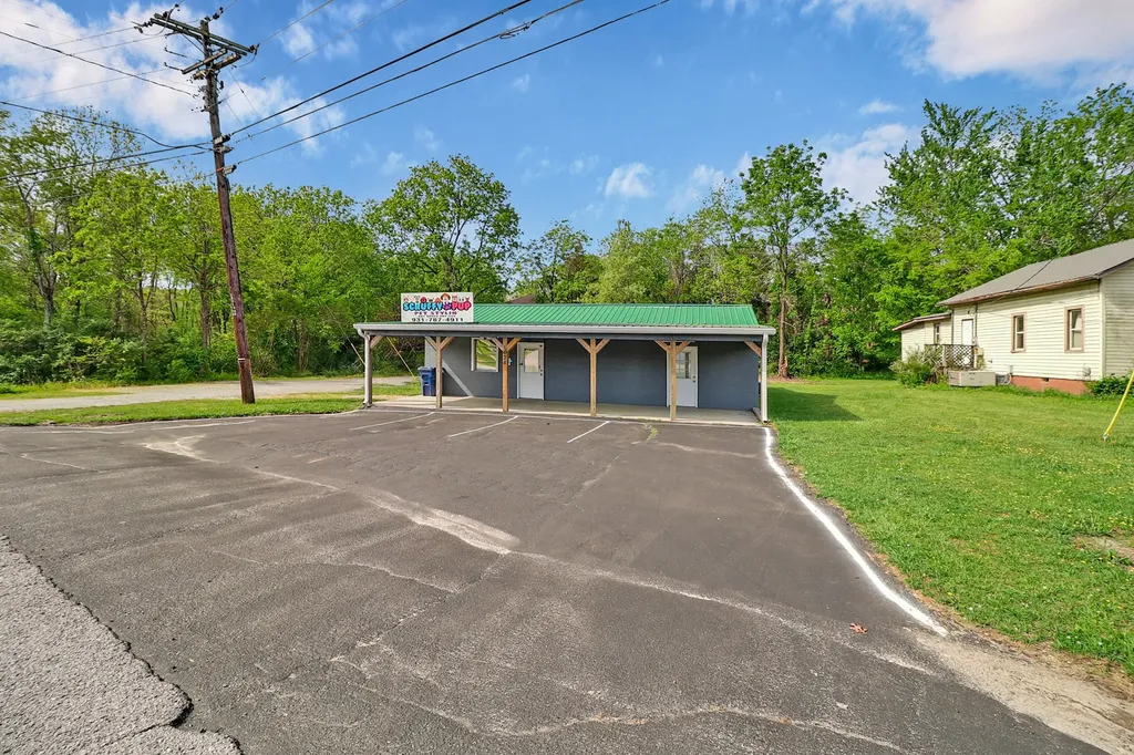 1074 S Main Street Crossville TN 38555